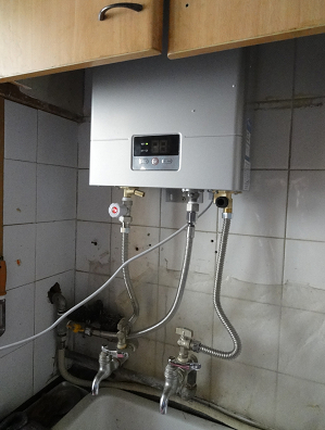 燃气热水器安装收费存猫腻 图省事留安全隐患